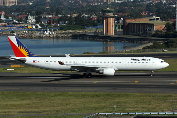 PHILIPPINES AIRLINE AIRBUS A330 300 SYD RF IMG_1439.jpg