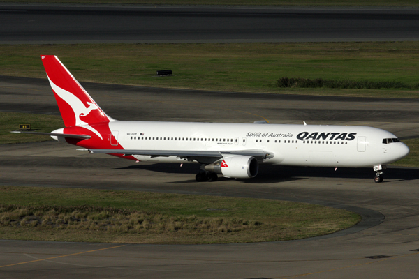 QANTAS BOEING 767 300 BNE RF IMG_1617.jpg