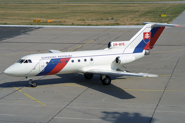 SLOVENSKA REPUBLIKA YAK40 BTS RF 1528 16.jpg