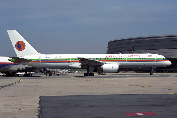 AZERBAIJAN AIRLINES BOEING 757 200 CDG RF 1592 11.jpg