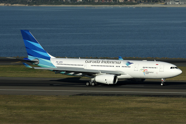 GARUDA INDONESIA AIRBUS A330 200 SYD RF IMG_2407.jpg