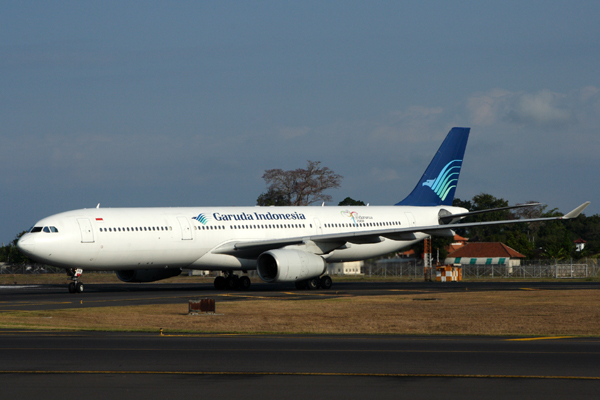 GARUDA INDONESIA AIRBUS A330 300 DPS RF IMG_1360.jpg