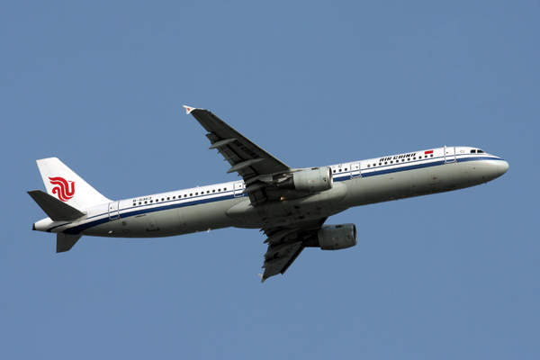 AIR CHINA AIRBUS A321 HKG RF IMG_4540.jpg