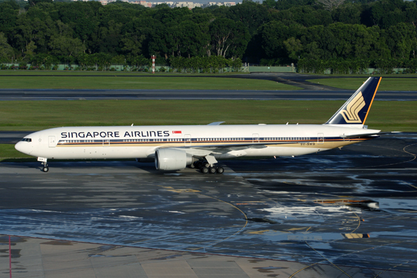 SINGAPORE AIRLINES BOEING 777 300ER SIN RF IMG_2671.jpg