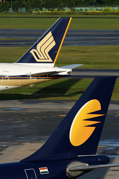 JET AIRWAYS SINGAPORE AIRLINES TAILS SIN RF IMG_2675.jpg