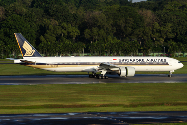 SINGAPORE AIRLINES BOEING 777 300ER SIN RF IMG_2661.jpg