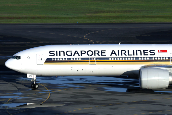 SINGAPORE AIRLINES BOEING 777 300ER SIN RF IMG_4873.jpg