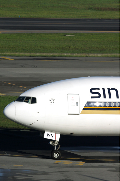 SINGAPORE AIRLINES BOEING 777 300ER SIN RF IMG_4933.jpg