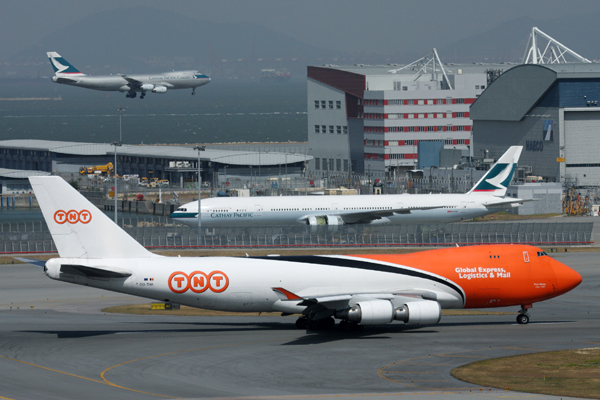 TNT BOEING 747 400F HKG RF   IMG_4690.jpg