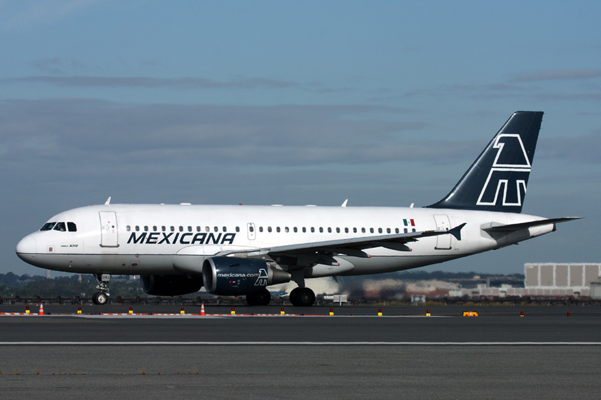 MEXICANA  AIRBUS A319 JFK RF IMG_3978.jpg