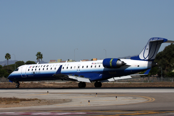 UNITED EXPRESS CANADAIR CRJ900 LAX RF IMG_4316.jpg