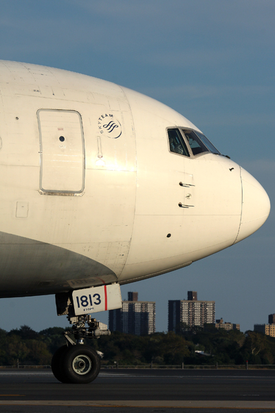 DELTA BOEING 767 300 JFK RF IMG_3927.jpg