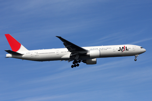 JAPAN AIRLINES BOEING 777 300ER JFK RF IMG_3796.jpg