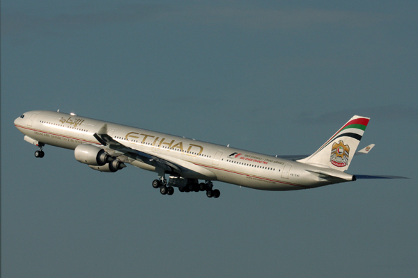 ETIHAD AIRBUS A340 600 SYD RF IMG_2226.jpg