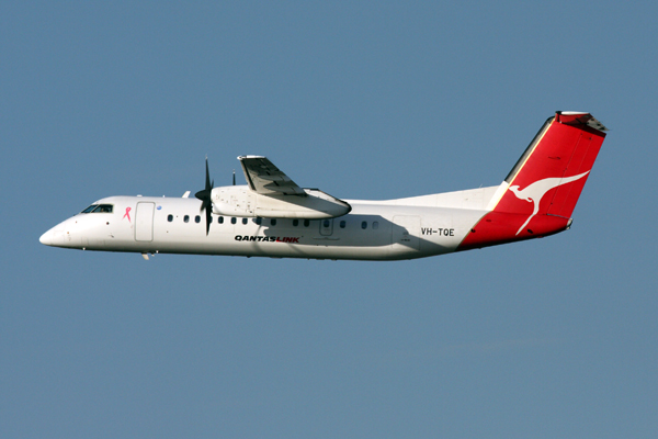 QANTAS LINK DASH 8 300 SYD RF IMG_2271.jpg