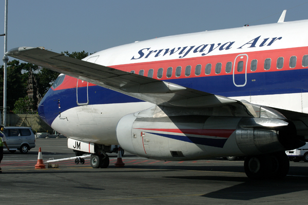 SRIWIJAYA BOEING 737 200 DPS RF IMG_1951.jpg