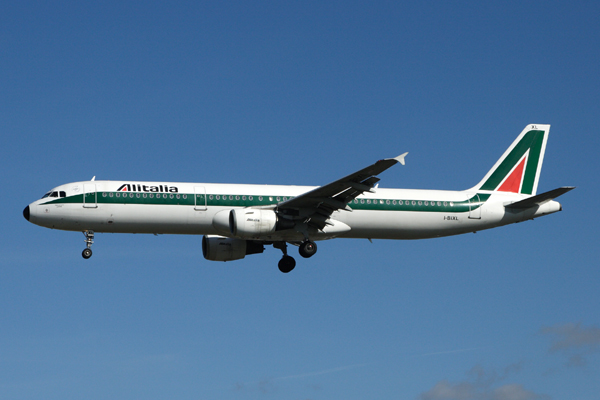 ALITALIA AIRBUS A321 LHR RF IMG_2091.jpg