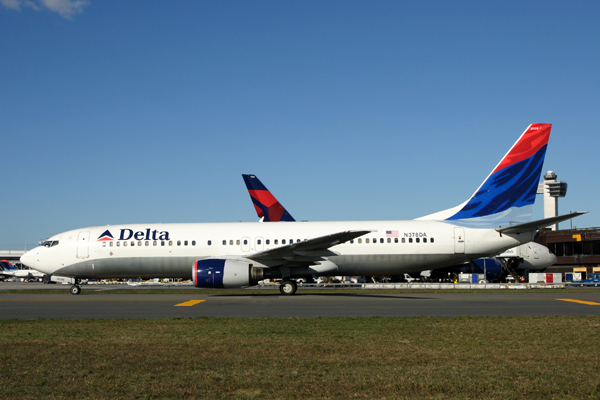 DELTA BOEING 737 800 JFK RF IMG_2206.jpg