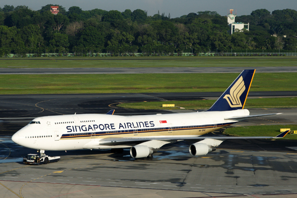 SINGAPORE AIRLINES BOEING 747 400 SIN RF IMG_2602.jpg