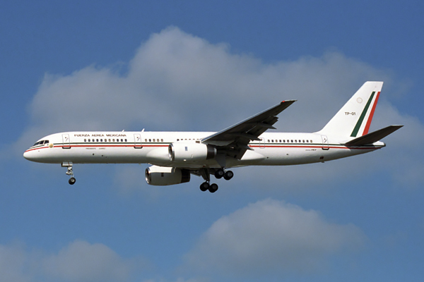 FUERZA AEREA MEXICANA BOEING 757 200 LGW RF 1176 30 .jpg