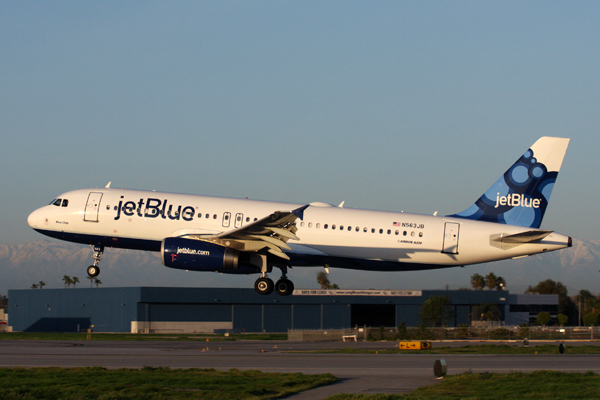 JET BLUE AIRBUS A320 LGB RF IMG_0922.jpg