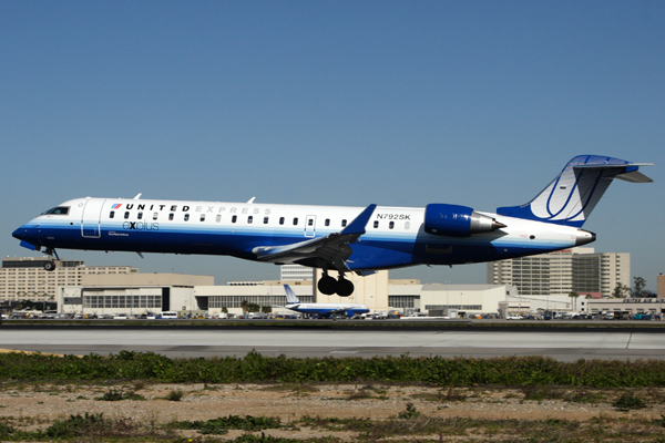 UNITED EXPRESS CANADAIR CRJ900 LAX RF IMG_3144.jpg