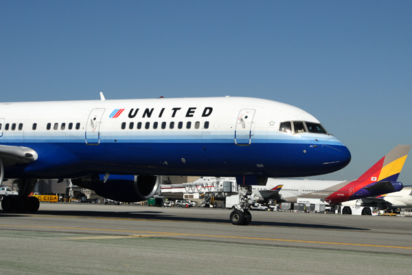 UNITED BOEING 757 200 LAX RF IMG_3200.jpg