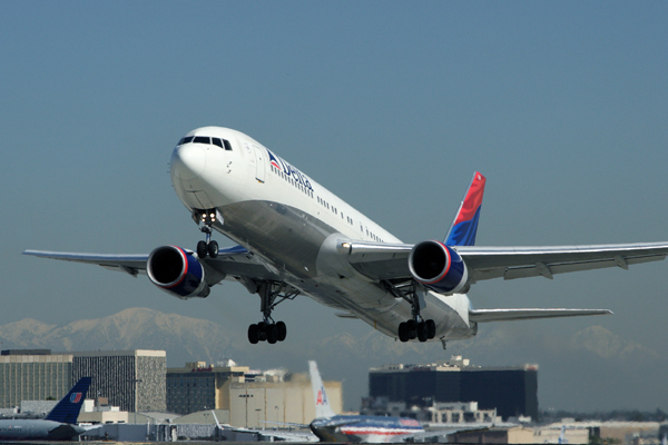 DELTA BOEING 767 300 LAX RF IMG_3291.jpg