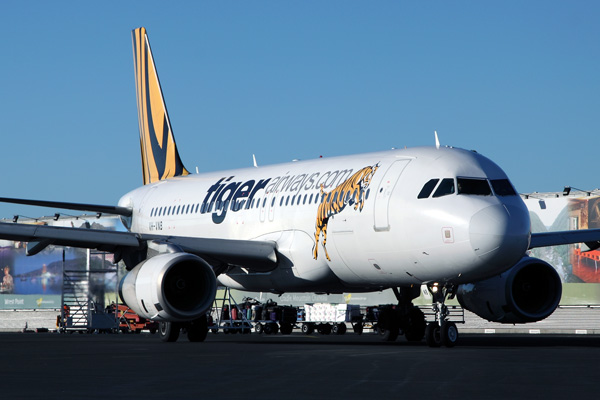 TIGER AIRWAYS AIRBUS A320 HBA RF IMG_0045.jpg