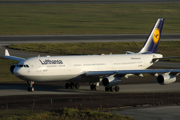 LUFTHANSA AIRBUS A340 300 GRU RF RIMG_4911.jpg