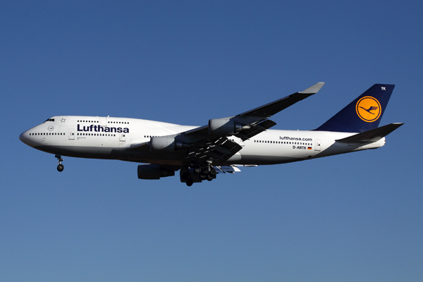 LUFTHANSA BOEING 747 400 JNB RF IMG_6081.jpg