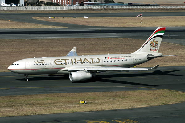 ETIHAD AIRBUS A330 200 JNB RF IMG_5495.jpg