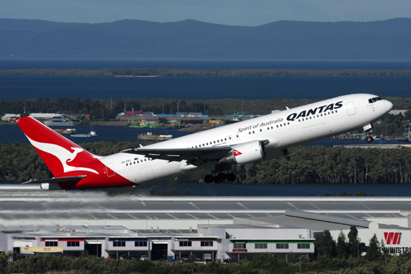 QANTAS BOEING 767 300 BNE RF IMG_1808.jpg