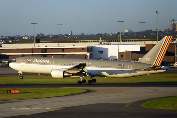 ASIANA BOEING 767 300 SYD RF 997 13.jpg