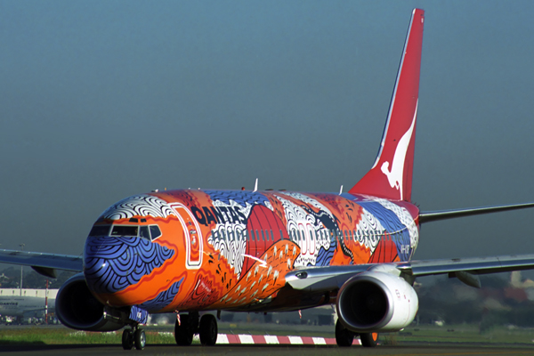 QANTAS BOEING 737 800 SYD RF 1826 32.jpg