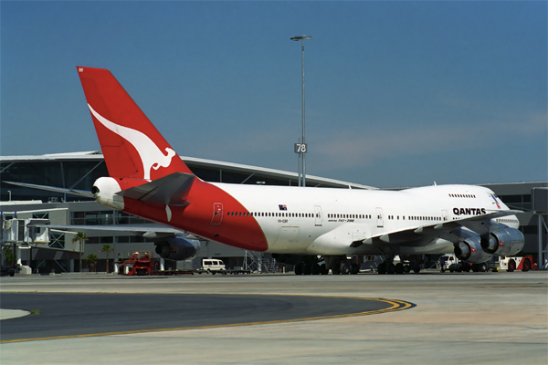 QANTAS BOEING 747 200 BNE RF 972 21.jpg