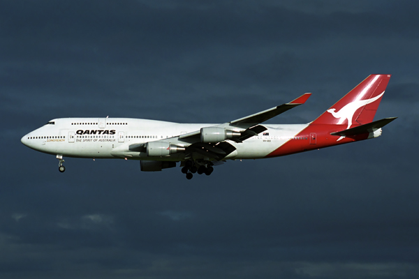 QANTAS BOEING 747 400 SYD RF 1617 33 2.jpg