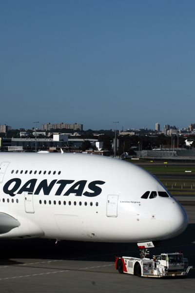 QANTAS AIRBUS A380 SYD RF IMG_8176.jpg