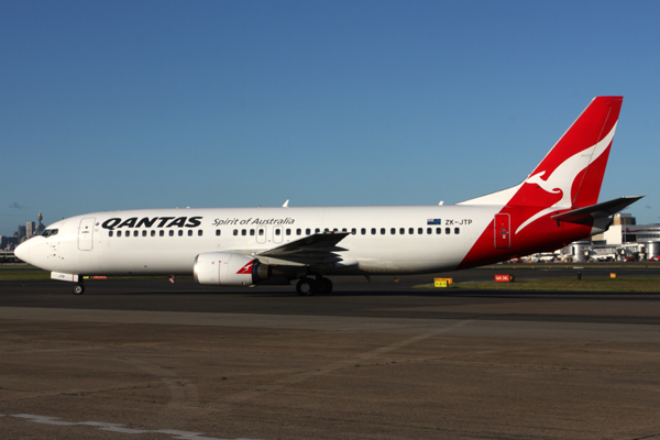 QANTAS BOEING 737 400 SYD RF IMG_2068.jpg