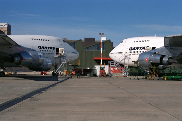 QANTAS AIRCRAFT SYD RF 136 26.jpg