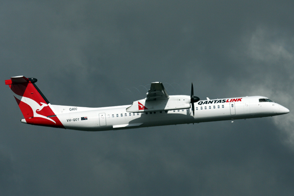 QANTAS LINK DASH 8 400 SYD RF IMG_1992.jpg