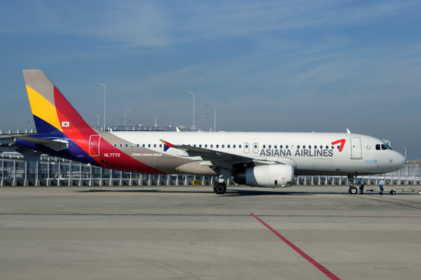 ASIANA AIRBUS A320 KIX RF IMG_5558.jpg