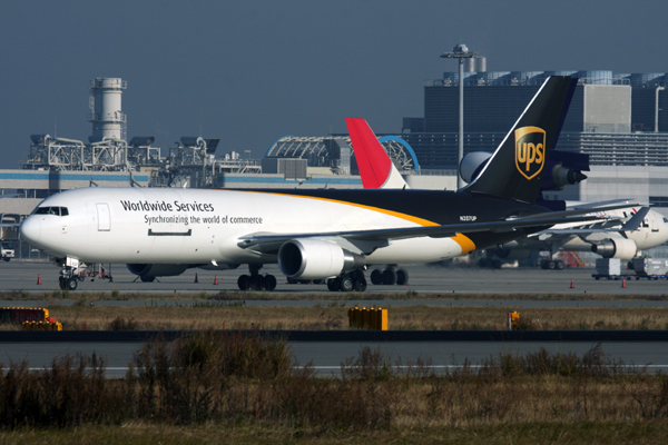 UPS BOEING 767 300F KIX RF IMG_2100.jpg