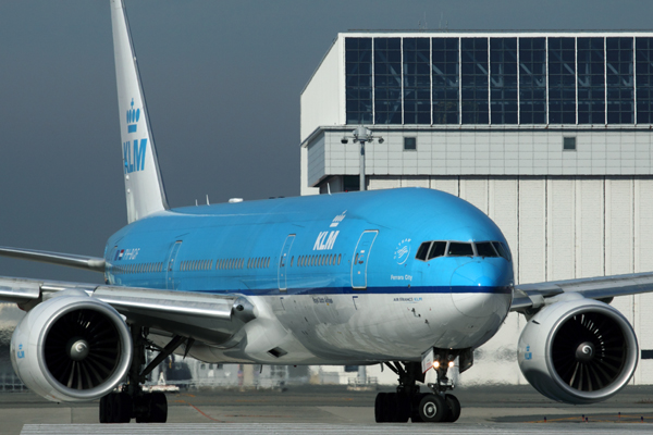 KLM BOEING 777 200 KIX RF IMG_8694.jpg