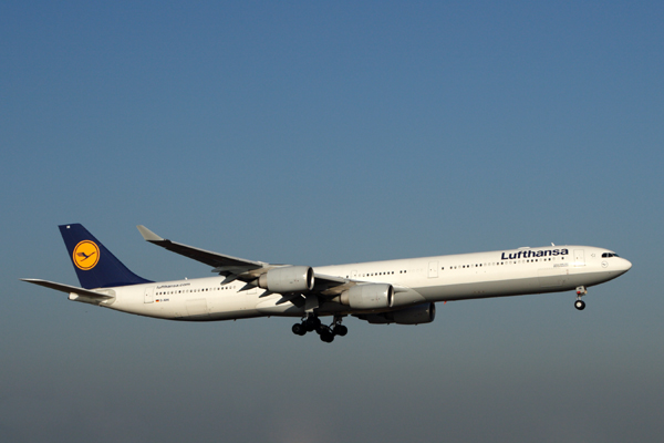 LUFTHANSA AIRBUS A340 600 KIX RF IMG_5464.jpg