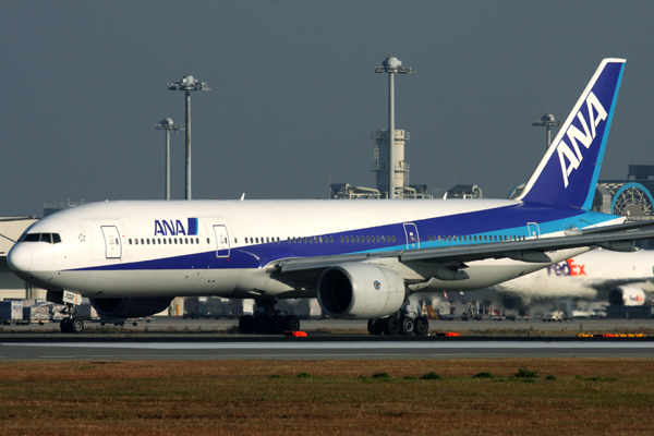 ANA BOEING 777 200 KIX RF IMG_2094.jpg