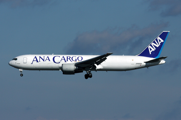 ANA CARGO BOEING 767 300F NRT RF IMG_2219.jpg