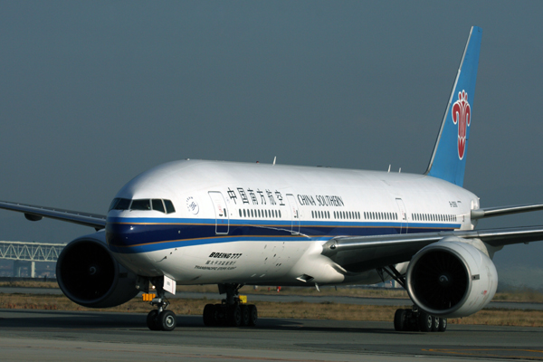 CHINA SOUTHERN BOEING 777 200 KIX RF IMG_2137.jpg
