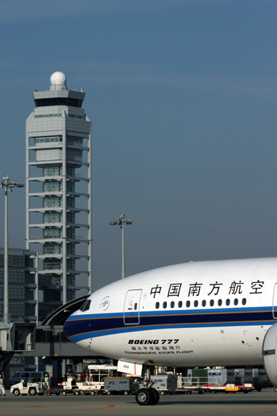 CHINA SOUTHERN BOEING 777 200 KIX RF JIMG_2139.jpg