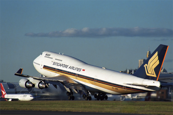 SINGAPORE AIRLINES BOEING 747 400 SYD RF 1409 19.jpg